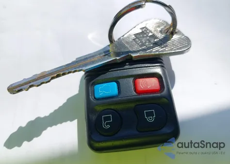 1999 Ford Escort Se from USA, damaged, VIN 1FAFP13P2XW135854